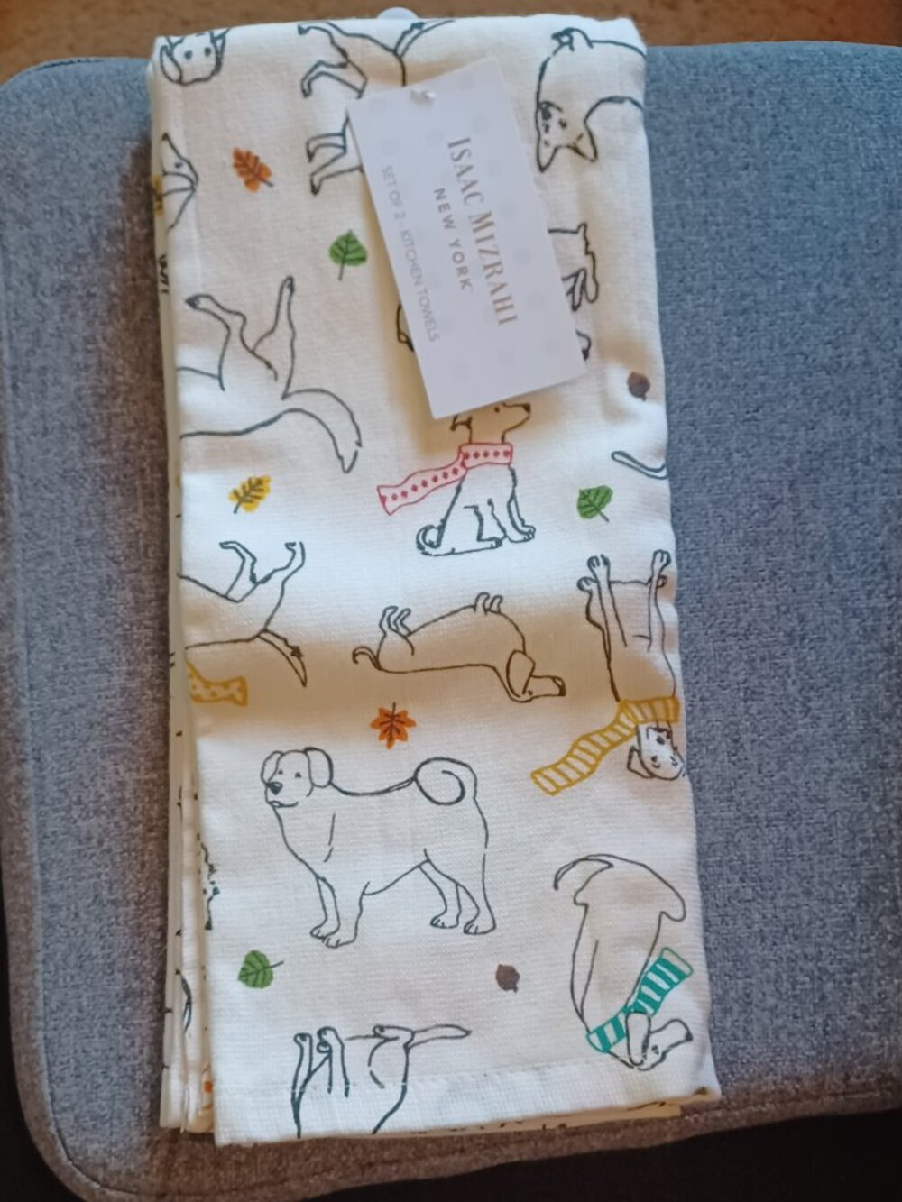 ISAAC MIZRAHI KITCHEN TOWELS (2) Dogs in scarfs Fall Autumn COTTON 18 X 28 NWT
